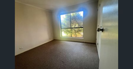 Low-Maintenance Three-Bedroom Living Close to Shopping Centre! - Photo 5