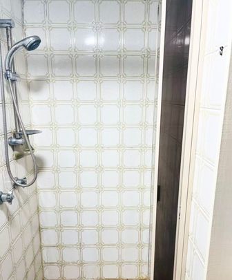 Charming Home in Prime Wishart Location - School Catchment & Convenience! Tropical Retreat in Wishart - Sparkling Pool & Garden Paradise! - Photo 1