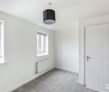 2 bedroom end of terrace house to rent - Photo 2