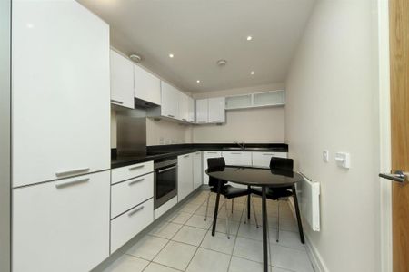 1 bedroom flat to rent - Photo 2