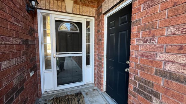 For Lease - 12 Revelstoke Court Unit# Upper, Barrie, Ontario - Photo 1