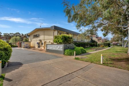 27/47 McMillan Crescent, Griffith. - Photo 2