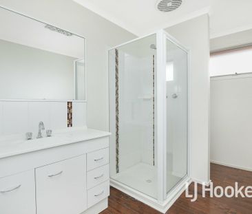 FAMILY HOME IN QUIET COURT LOCATION!! - Photo 3