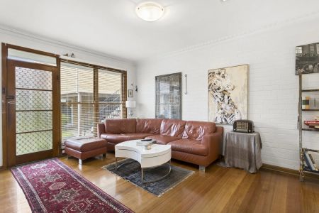 CHARMING 1 BEDROOM VILLA UNIT IN PRIME PARKDALE LOCALE! - Photo 3