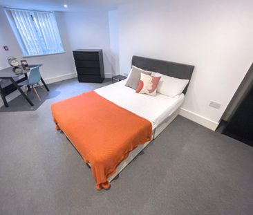 9 bedroom semi-detached house to rent - Photo 4