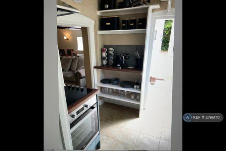 2 bedroom semi-detached house to rent - Photo 5