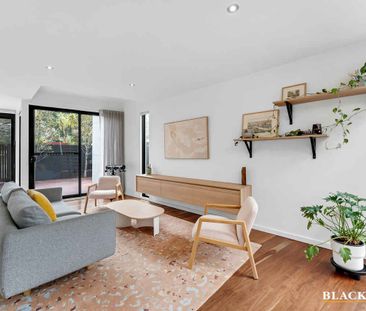 Stylish townhouse 2.5kms from the Parliamentary Triangle - Photo 2