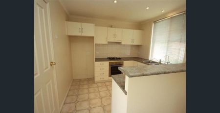 BEAUTIFUL BRIGHT 3 BEDROOM TOWNHOUSE - Photo 3