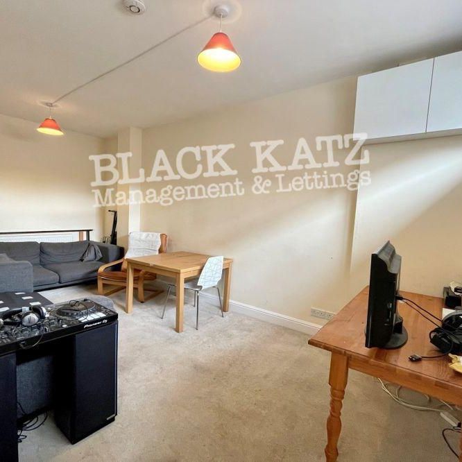 4 bedroom house to rent - Photo 1