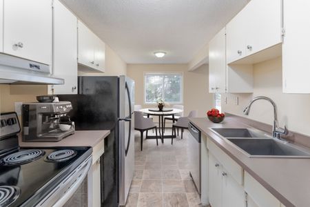 Collegeview - Photo 2