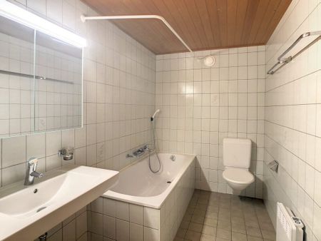 Au coeur de la ville, agréable appartement de 3 pièces dans les combles - Photo 3