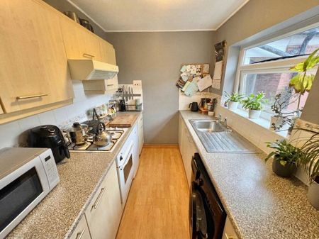 2 bedroom flat to rent - Photo 4