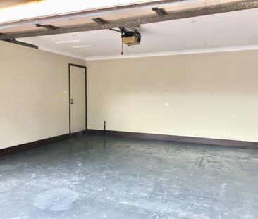 SPACIOUS FAMILY HOME IN A PRIME LOCATION - Photo 2