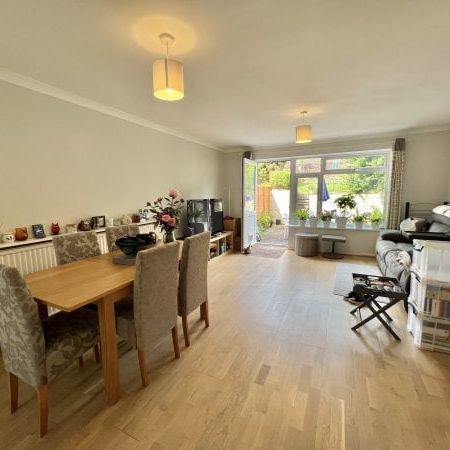 May Tree Close, Winchester - Photo 1