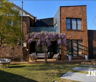 STYLISH FAMILY HOME WITH HEATED POOL IN A PREMIER PORT MELBOURNE LOCATION - Photo 5
