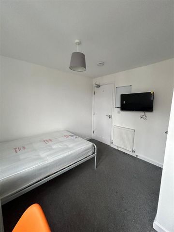 1 bedroom in a house share to rent - Photo 5