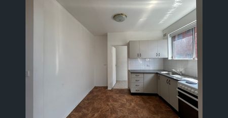 Suburban Hideaway – Convenience Meets Comfort - Photo 5