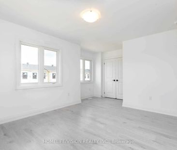 Condo Townhouse For Lease | S9230275 - Photo 2