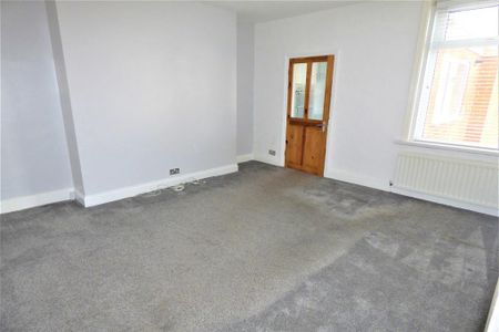 3 bedroom flat to rent - Photo 2