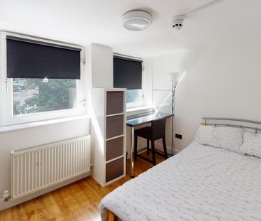 4 bedroom terraced house to rent - Photo 5