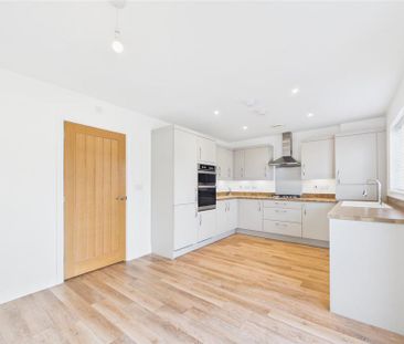 3 bedroom semi-detached house to rent - Photo 6