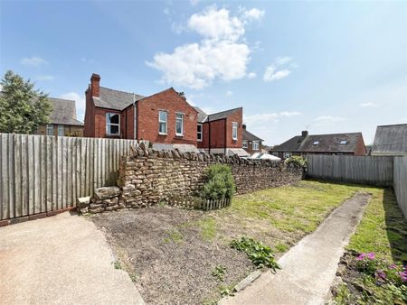 3 bedroom Semi-detached house to rent - Photo 5