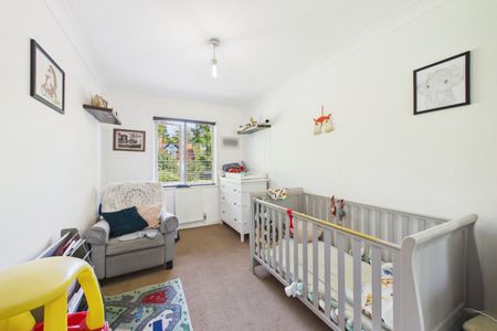 2 bedroom Flat in Gresham Court, Camberley - Photo 3
