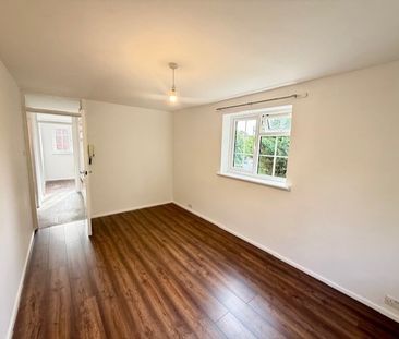 2 bed flat to rent in London Road, Slough, SL3 - Photo 2
