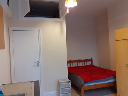 1 Bed Flat, Northanger Road, SW16 - Photo 2