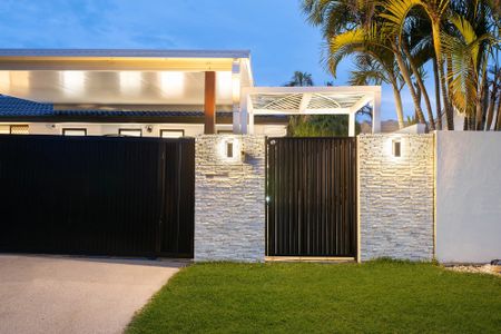 WELCOME TO YOUR NEW HOME IN BROADBEACH WATERS! - Photo 2