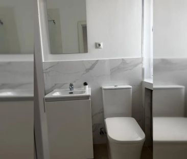 Room in a shared 6-bedroom apartment for rent in Pacífico, suitable for couples. - Foto 6