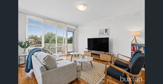 Light-Filled Living 2 Bedroom apartment with Coastal Charm in the Heart of Elwood - Photo 1
