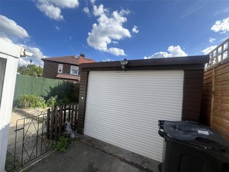 2 bedroom semi-detached house to rent - Photo 4