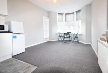 Ballindalloch Drive, Dennistoun, Glasgow, G31 - Photo 2