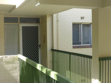 LOCK UP AND LEAVE - Photo 5