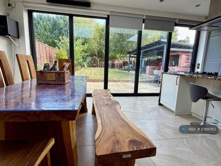 1 bedroom in a house share to rent - Photo 4