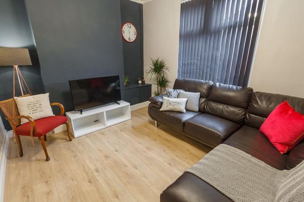 4 bedroom terraced house to rent - Photo 1