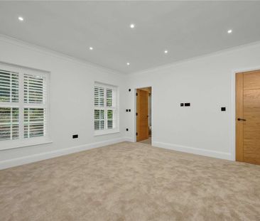 Newly refurbished 4 bedroom home with air conditioning in the sough... - Photo 4