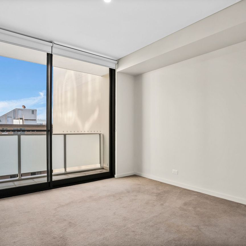 Luxury Living by the Bay – Blue Complex - Photo 1