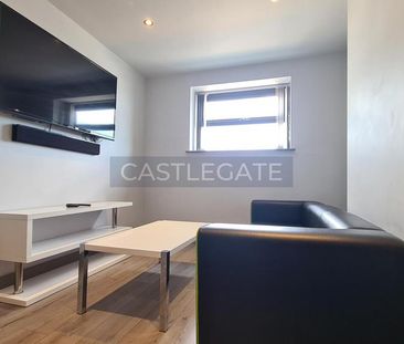 1 bedroom in a flat share to rent - Photo 5