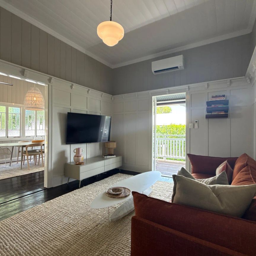 Renovated Queenslander | Fully Furnished | 3 – 6 Month Lease - Photo 1