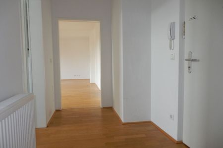 Unbefristet und Ablösefrei! 4 Zimmer Wohnung mit Balkon, 2 Bäder und 2 Toiletten! - Photo 2