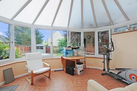 3 bedroom detached house to rent - Photo 2