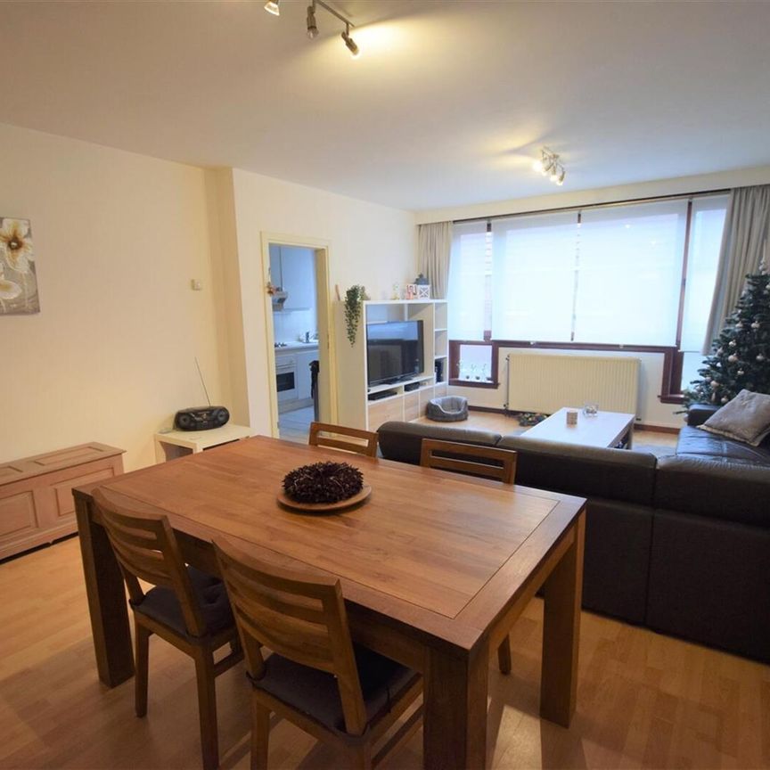 GELIJKVLOERS APPARTEMENT MET TWEE SLAAPKAMERS - Photo 1