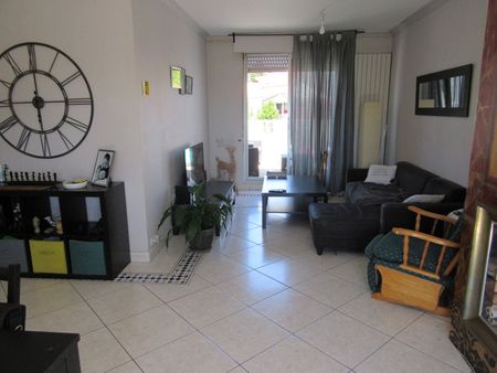 Location Appartement 4 pièces 97m² - Photo 2