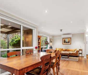 Spacious Home with Beautiful Gardens and Outdoor Decking - Photo 2