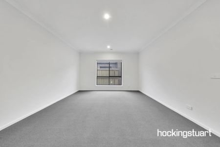 As New Spacious, Sophisticated Family Home In Woodstock - Photo 4