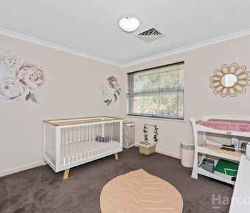 Well Presented Home overlooking park - Photo 6
