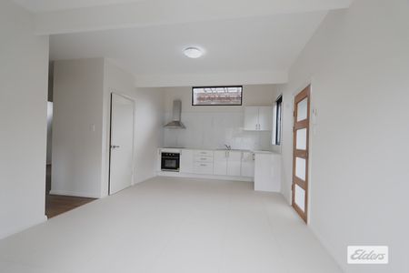 8A Carden Avenue - Photo 3