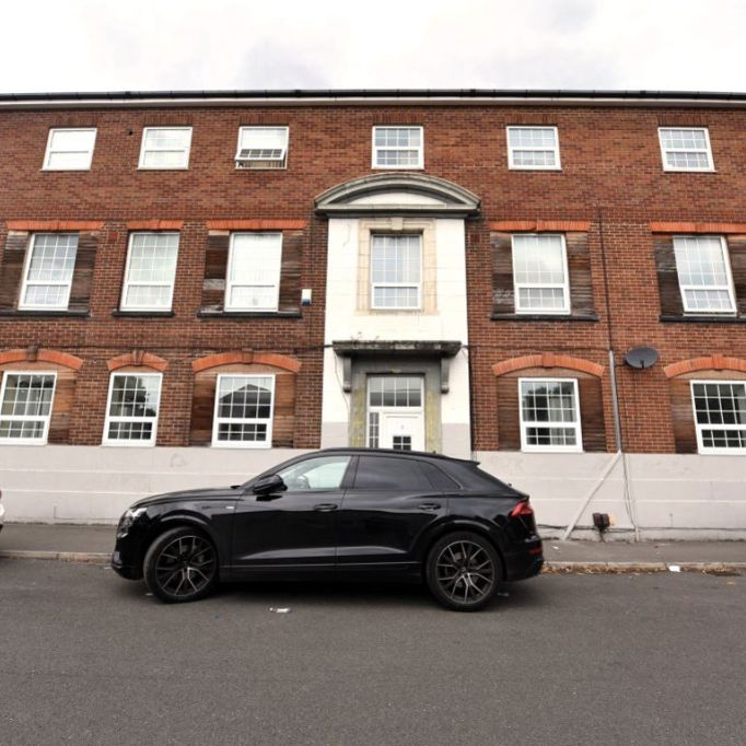 2 bedroom Flat in 14 Raglan Road, Leeds - Photo 1